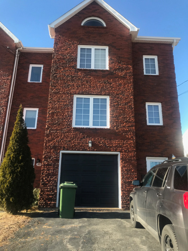 Basinview Drive, Bedford 3BD/2.5BA Beautiful Family Home Available