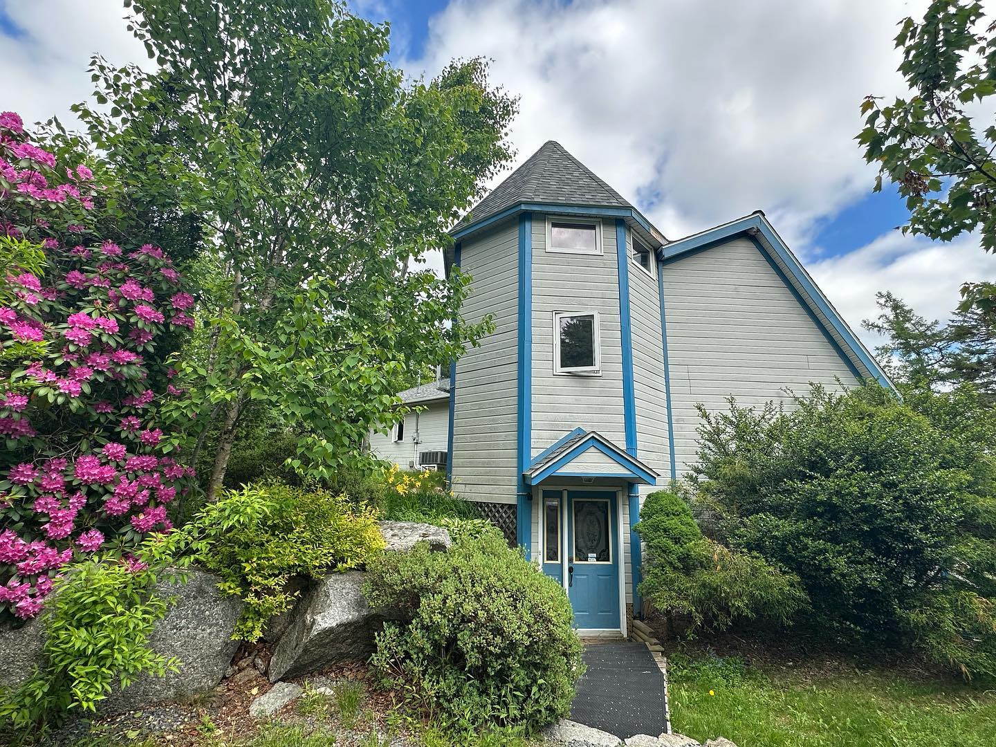 JULY 1st 287 Hillside Drive, Boutilier's Point 4 BR 2.5 BATH