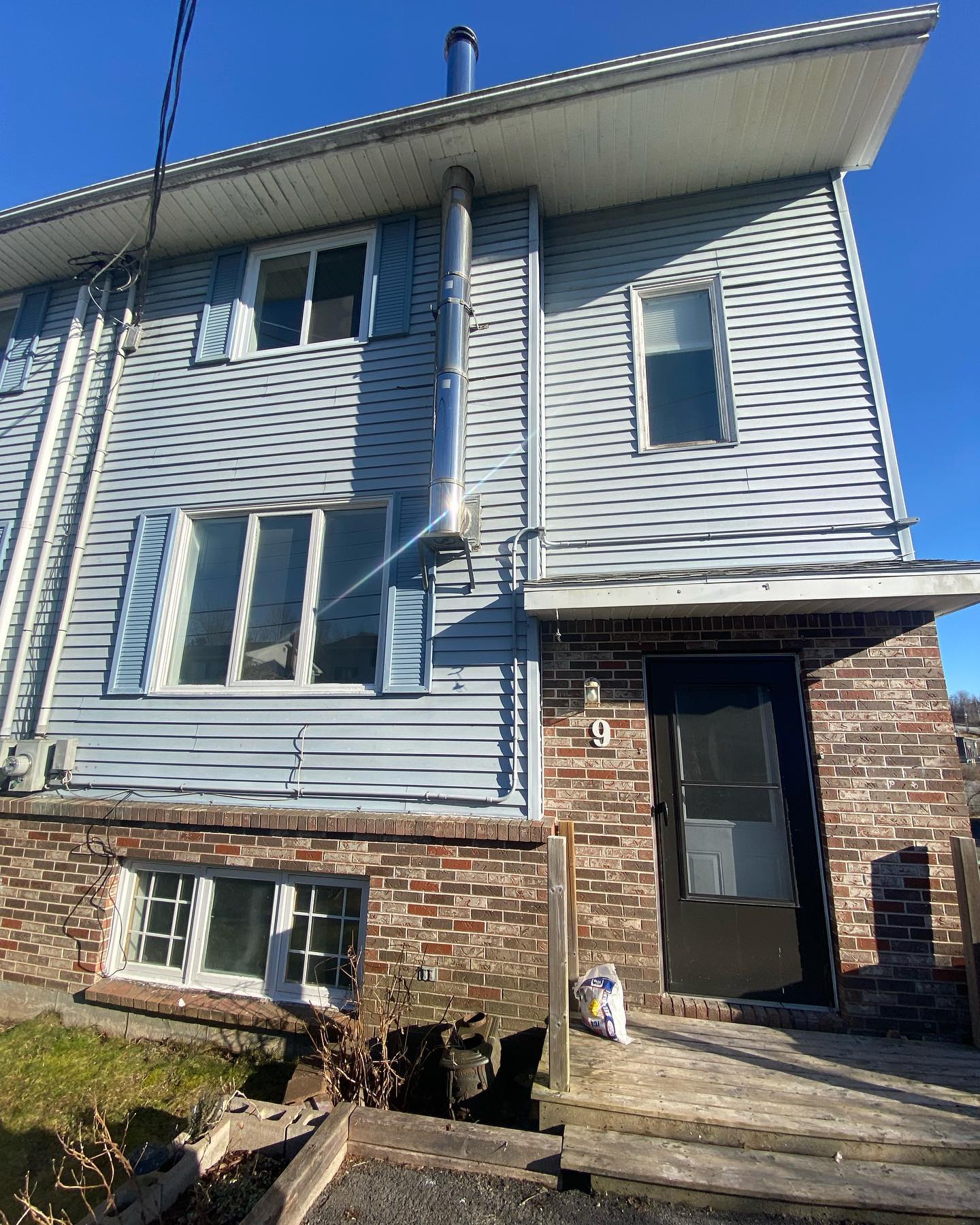 9 Lindsay Court SUNNY 2BR + DEN LR SACKVILLE RENTAL AVAIL